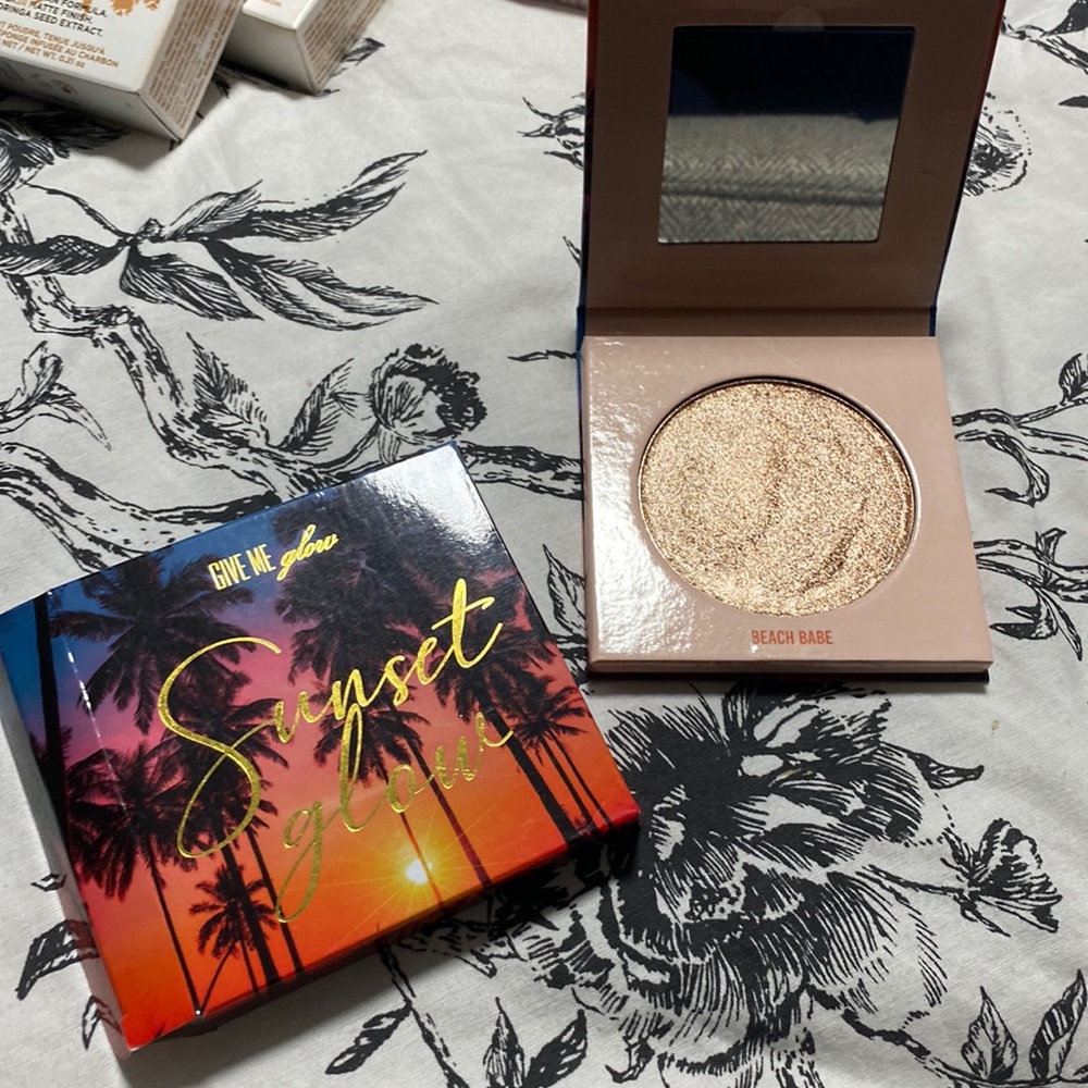 Give Me Glow Highlighter